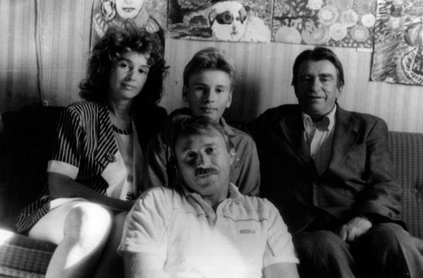 Семён Кожин. Кожин Семён Леонидович в 1991 году с мамой, отцом и дедом.